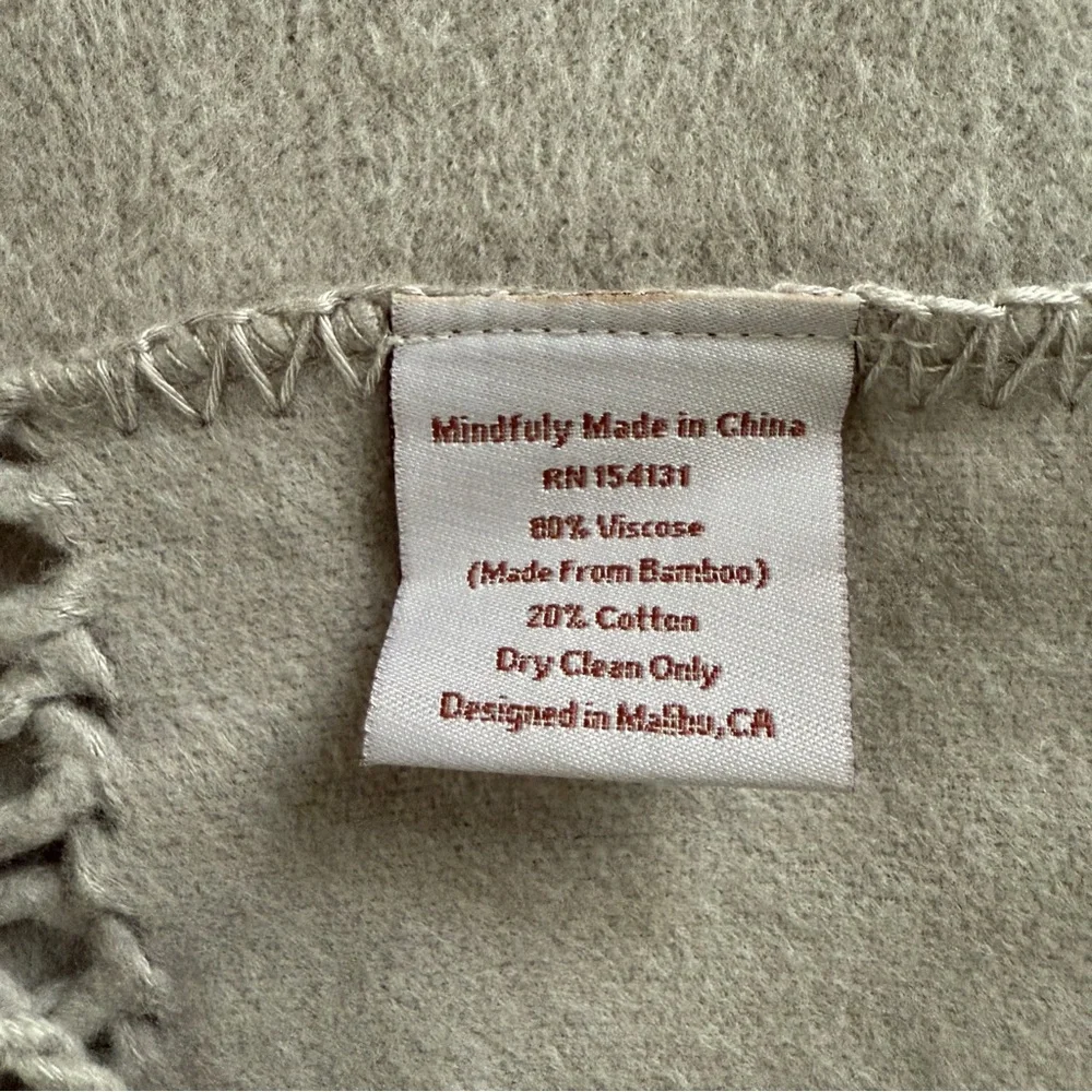 Malibu Luxxe Fringe Dove Grey Blanket Throw New‎